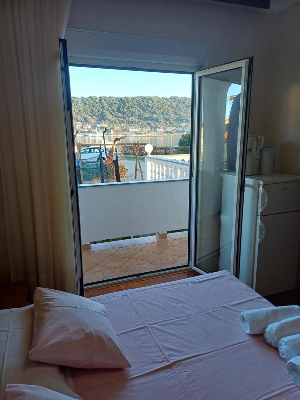 Tomulic Jasna I Miljenko Apartment Supetarska Draga Luaran gambar