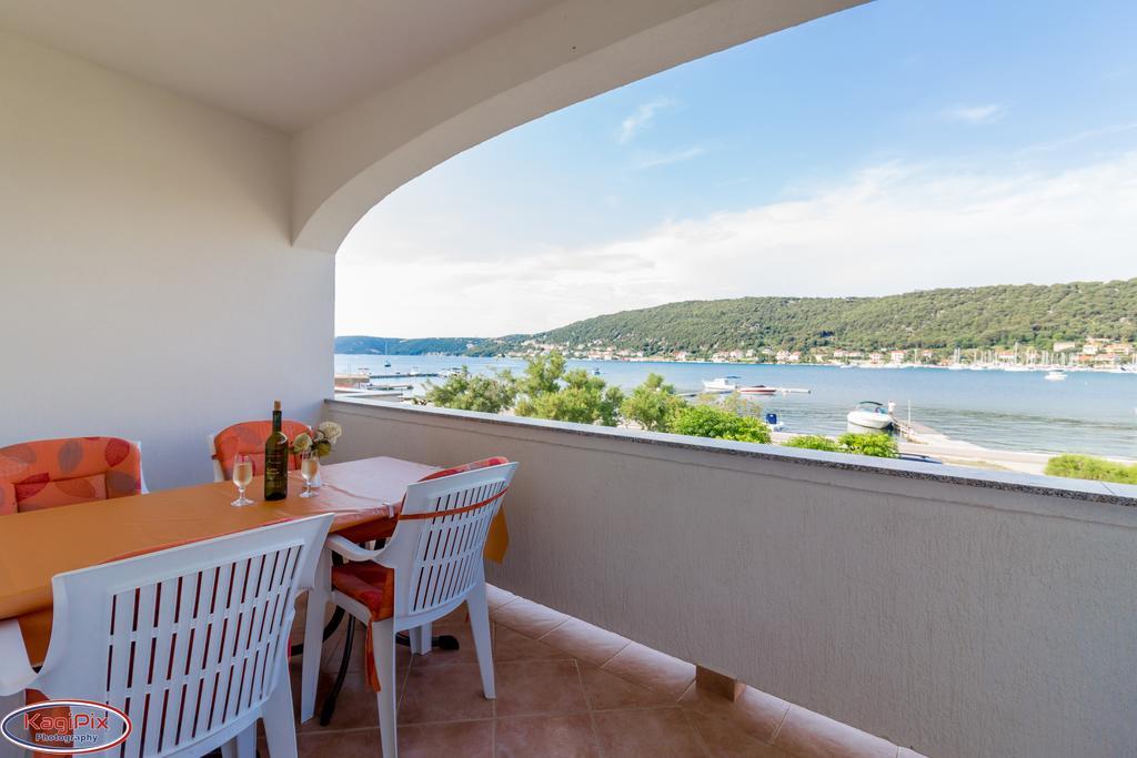 Tomulic Jasna I Miljenko Apartment Supetarska Draga Luaran gambar